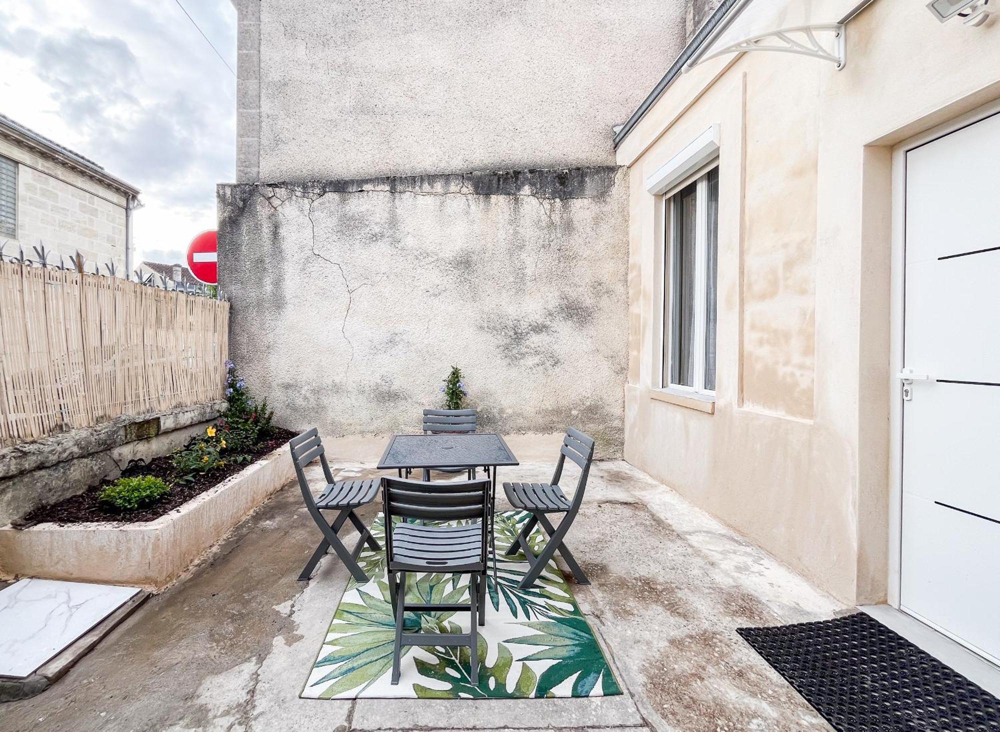 Echoppe Typique Avec Terrasse Ferienhaus Talence